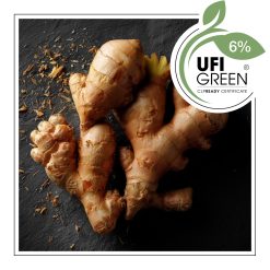 Korzeń imbiru na ciemnym tle.