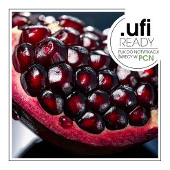 Zbliżenie na soczyste, ciemnoczerwone ziarna granatu w przekrojonym owocu - AF70 6402