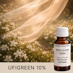 Delikatna tkanina unosząca się nad białymi kwiatami w słonecznym świetle